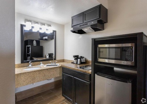 Quality Inn East Amarillo - image 33