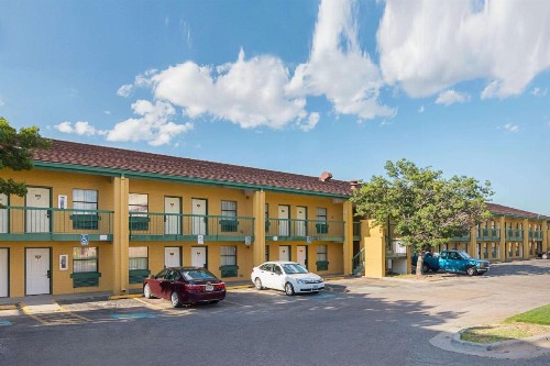 Quality Inn East Amarillo - image 9