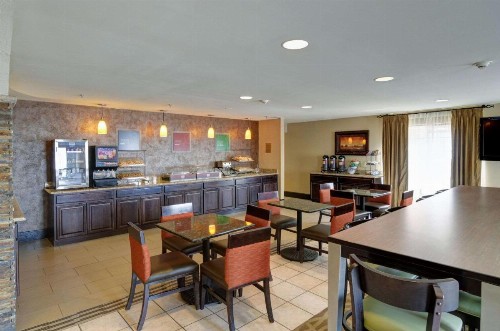 Comfort Inn and Suites Medical West - image 23