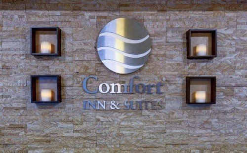 Comfort Inn and Suites Medical West - image 8