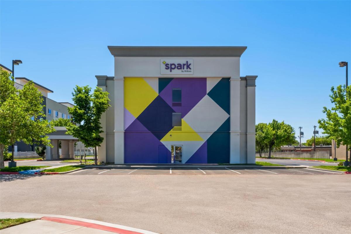 Hampton Inn and Suites Amarillo West - image 3