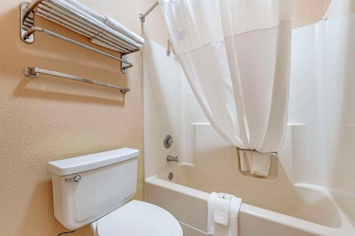 Quality Inn West Medical Center - image 12