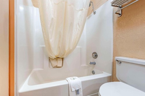 Quality Inn West Medical Center - image 16