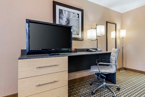 Quality Inn West Medical Center - image 21