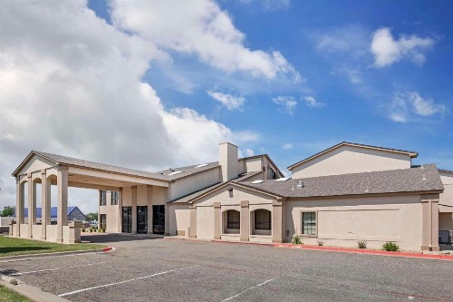 Quality Inn West Medical Center - image 29