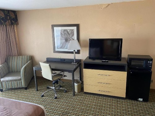 Quality Inn West Medical Center - image 41
