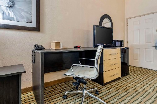 Quality Inn West Medical Center - image 6