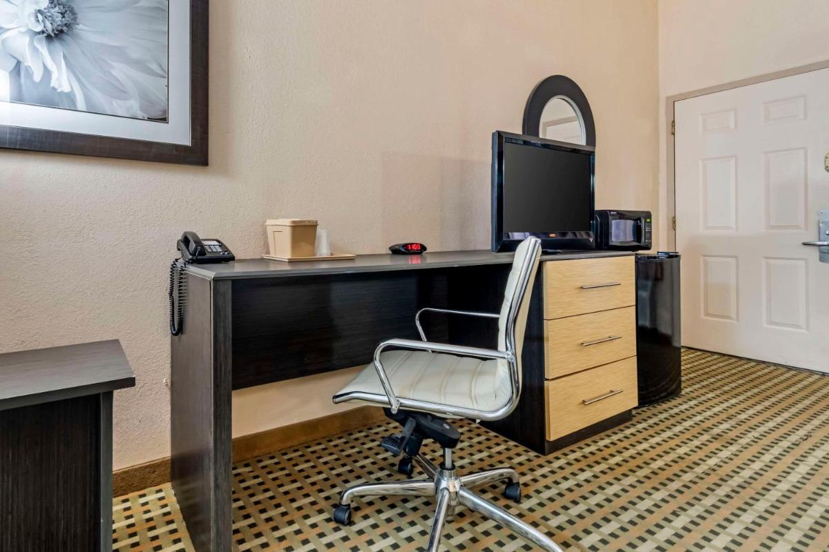 Quality Inn West Medical Center - image 6