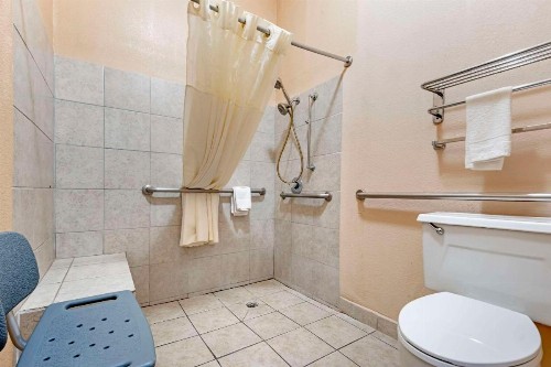 Quality Inn West Medical Center - image 7