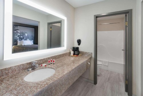 Super 8 by Wyndham Amarillo West - image 9