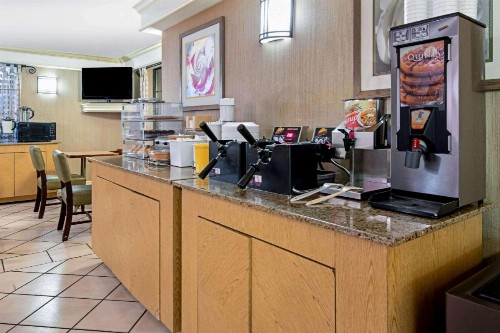 La Quinta Inn by Wyndham Amarillo Mid-City - image 36