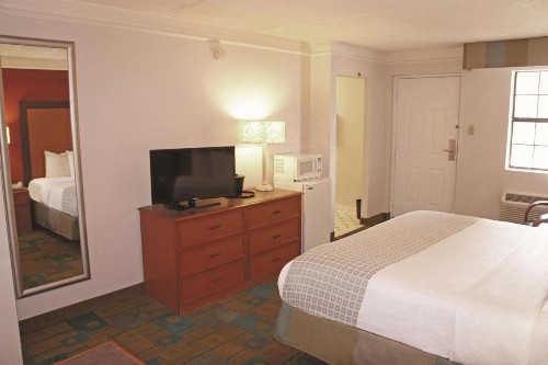 La Quinta Inn by Wyndham Amarillo Mid-City - image 5
