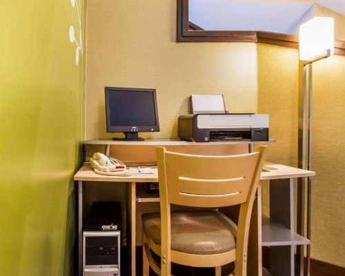Sleep Inn Airport - image 9