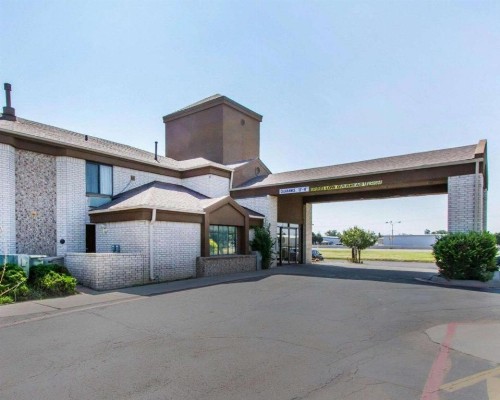 Sleep Inn Airport - image 5