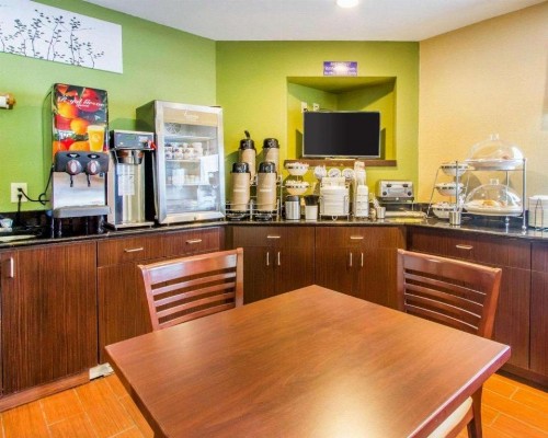 Sleep Inn Airport - image 7
