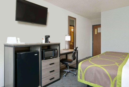 Super 8 by Wyndham Amarillo - image 18