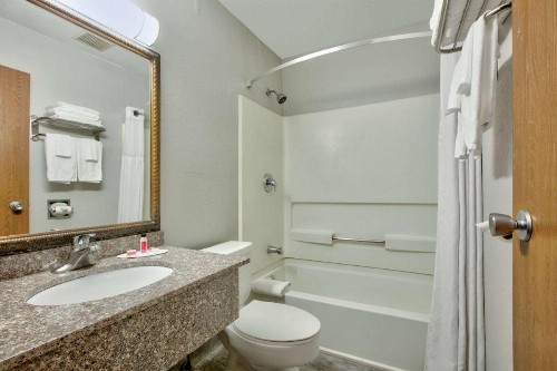 Super 8 by Wyndham Amarillo - image 21