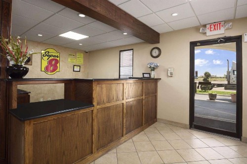 Super 8 by Wyndham Amarillo - image 22