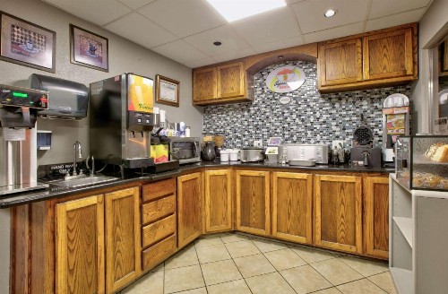 Super 8 by Wyndham Amarillo - image 26
