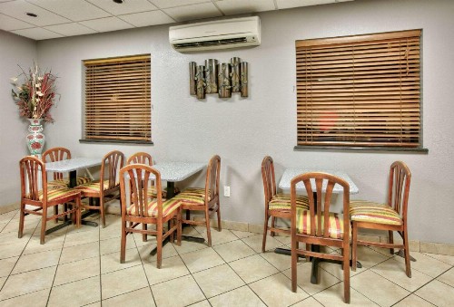 Super 8 by Wyndham Amarillo - image 27