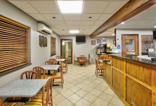 Super 8 by Wyndham Amarillo - image 6