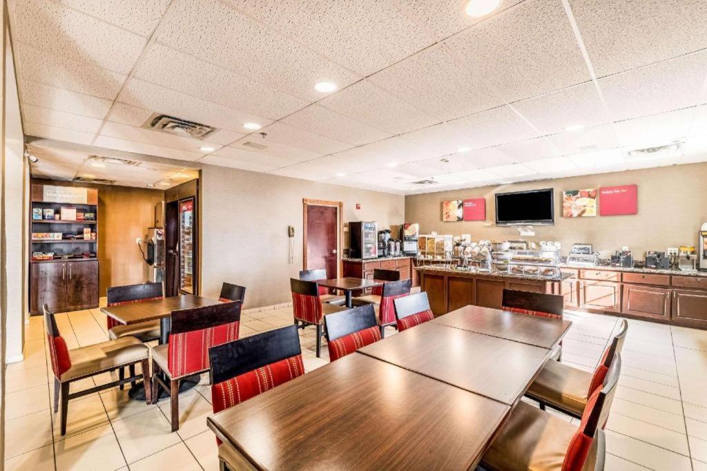 Comfort Suites Amarillo - image 2