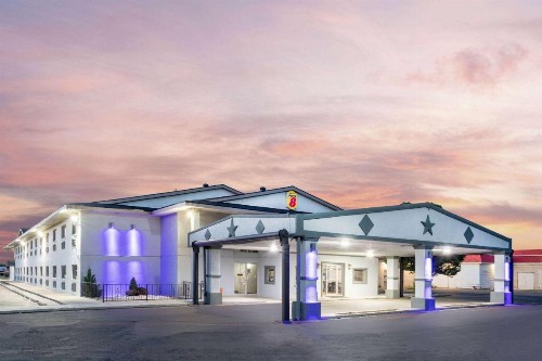 Super 8 by Wyndham Amarillo Central TX - image 1