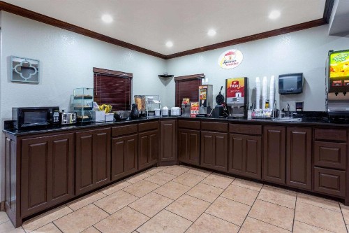 Super 8 by Wyndham Amarillo Central TX - image 13