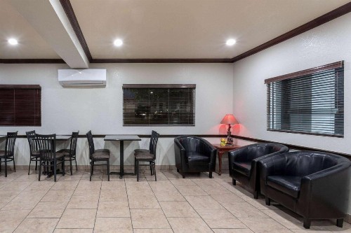 Super 8 by Wyndham Amarillo Central TX - image 15