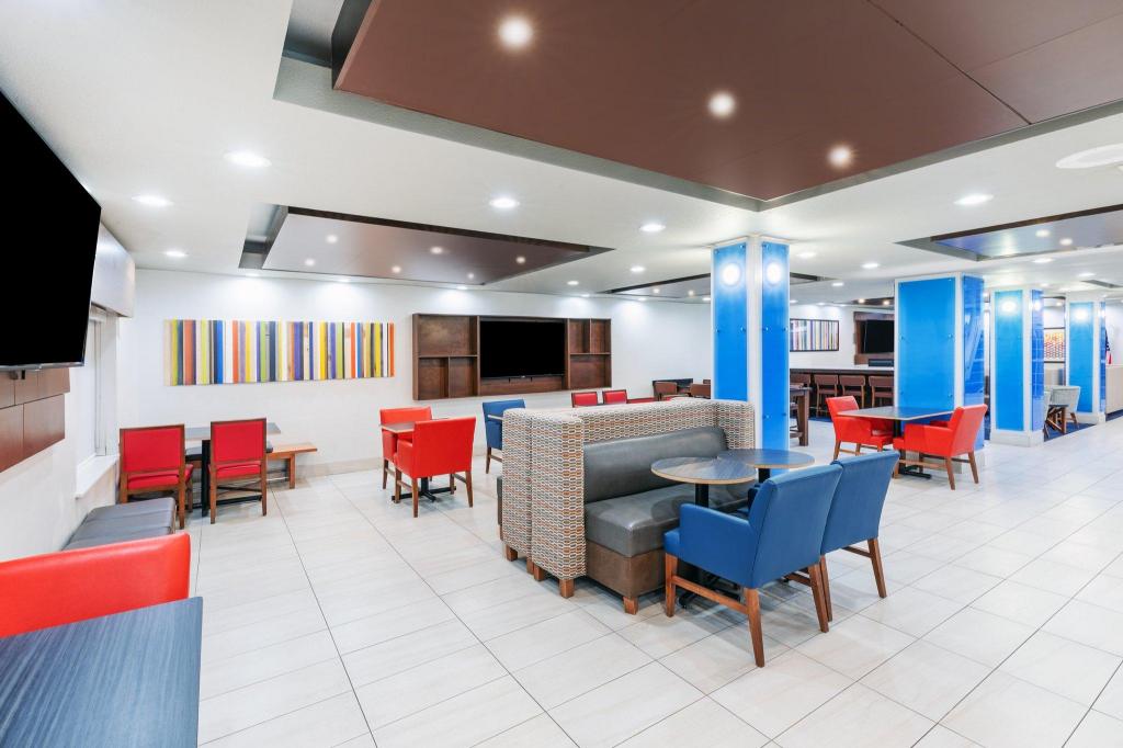 Holiday Inn Express Hotel & Suites Amarillo East - image 3