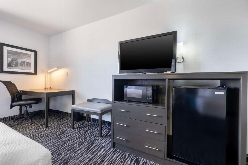 Best Western Santa Fe Inn - image 10