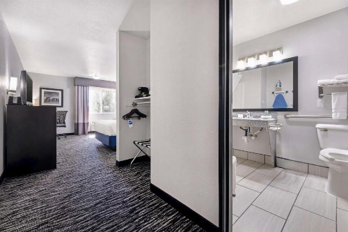 Best Western Santa Fe Inn - image 2