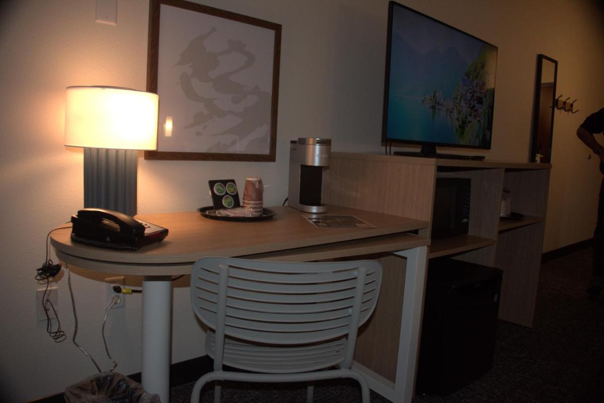 Ashmore Inn and Suites Amarillo - image 6