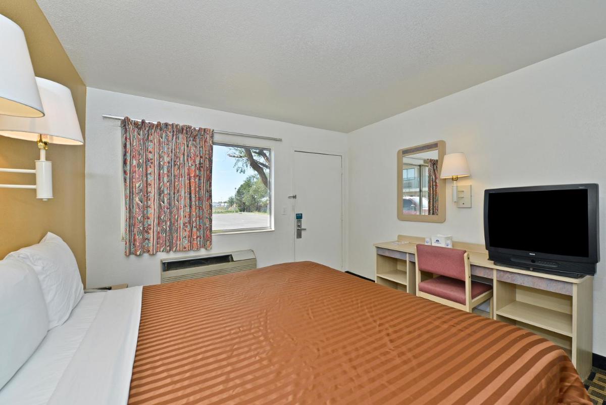 Americas Best Value Inn Amarillo Airport/Grand Street - image 2