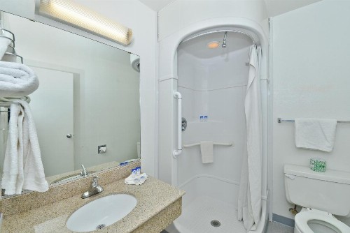 Americas Best Value Inn Amarillo Airport/Grand Street - image 8