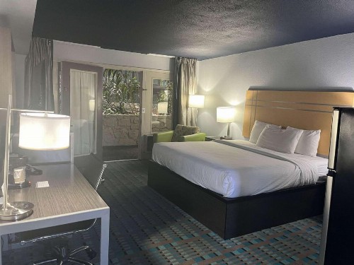 Fifth Season Inn & Suites - image 15