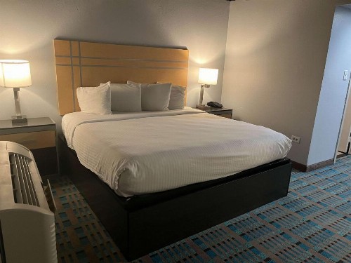 Fifth Season Inn & Suites - image 17