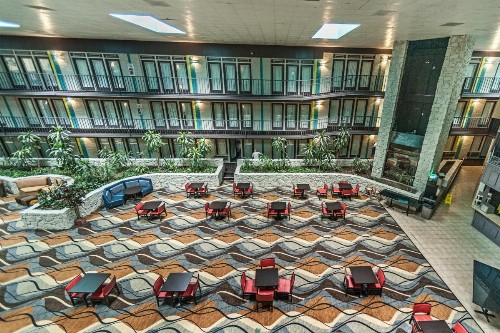 Fifth Season Inn & Suites - image 28