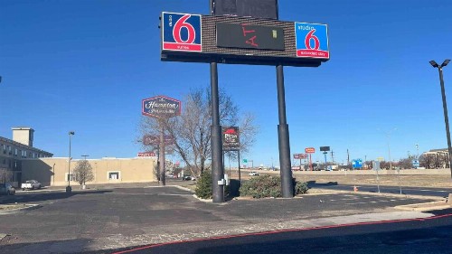 Fifth Season Inn & Suites - image 3