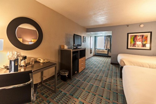 Fifth Season Inn & Suites - image 30