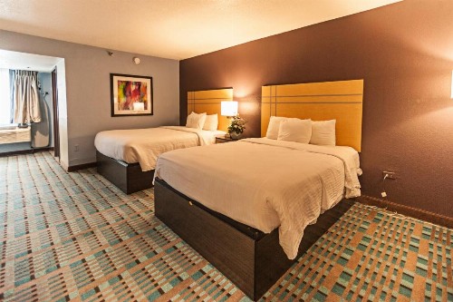 Fifth Season Inn & Suites - image 31