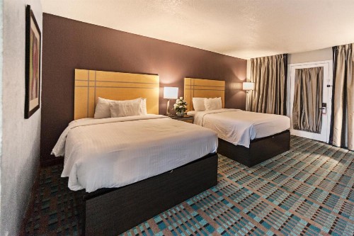 Fifth Season Inn & Suites - image 32