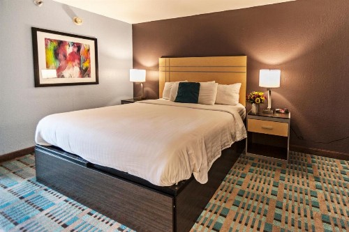 Fifth Season Inn & Suites - image 37