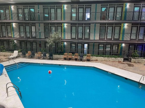 Fifth Season Inn & Suites - image 7