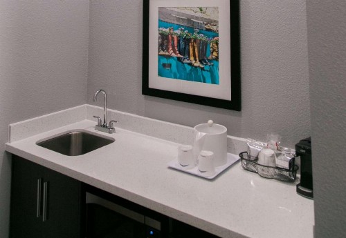 Hampton Inn & Suites Amarillo East - image 22