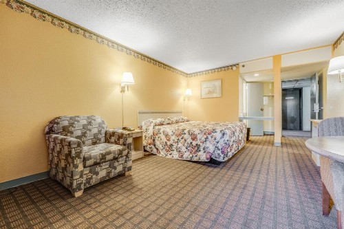 Camelot Inn - image 12