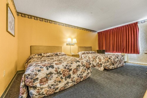 Camelot Inn - image 13