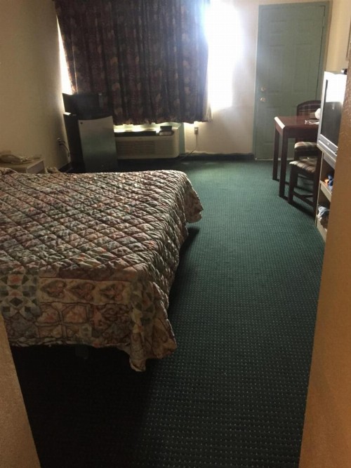 Camelot Inn - image 2