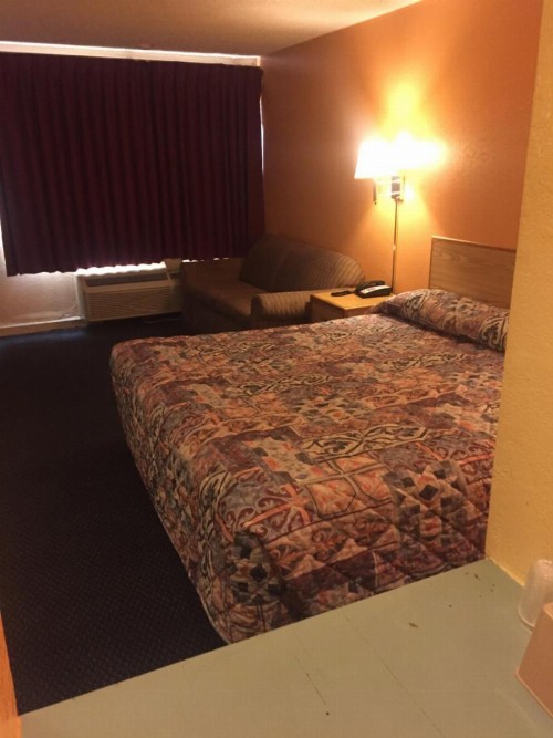 Camelot Inn - image 3