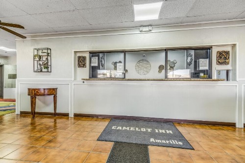 Camelot Inn - image 6
